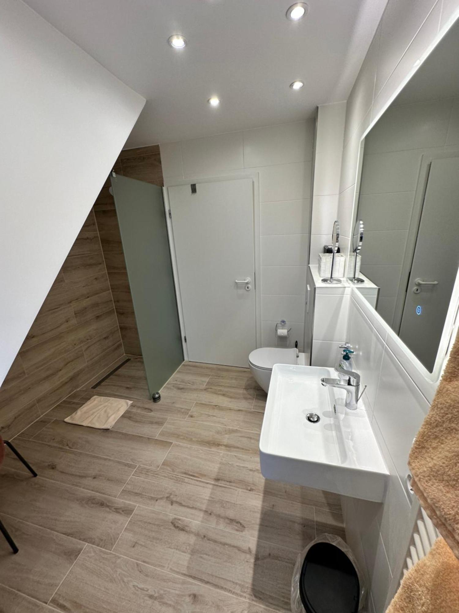 Zwei Ferienwohnungen Anker Max 5 Personen & Leuchtturm Max 4 Personen, Direkt In Steinhude Scheunenviertel, Balkon, Wlan , Privater Parkplatz, Wallbox Eksteriør bilde