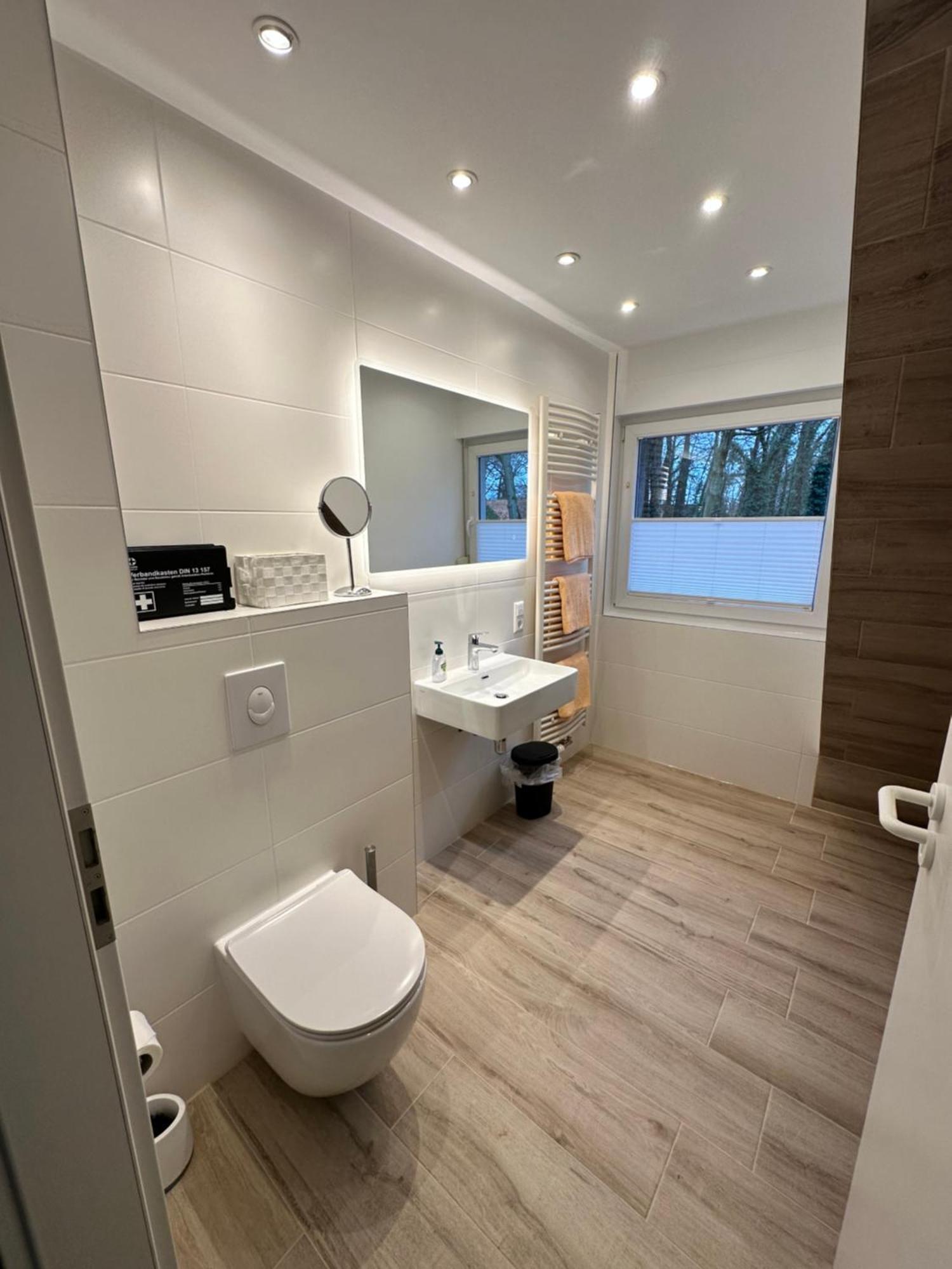 Zwei Ferienwohnungen Anker Max 5 Personen & Leuchtturm Max 4 Personen, Direkt In Steinhude Scheunenviertel, Balkon, Wlan , Privater Parkplatz, Wallbox Eksteriør bilde